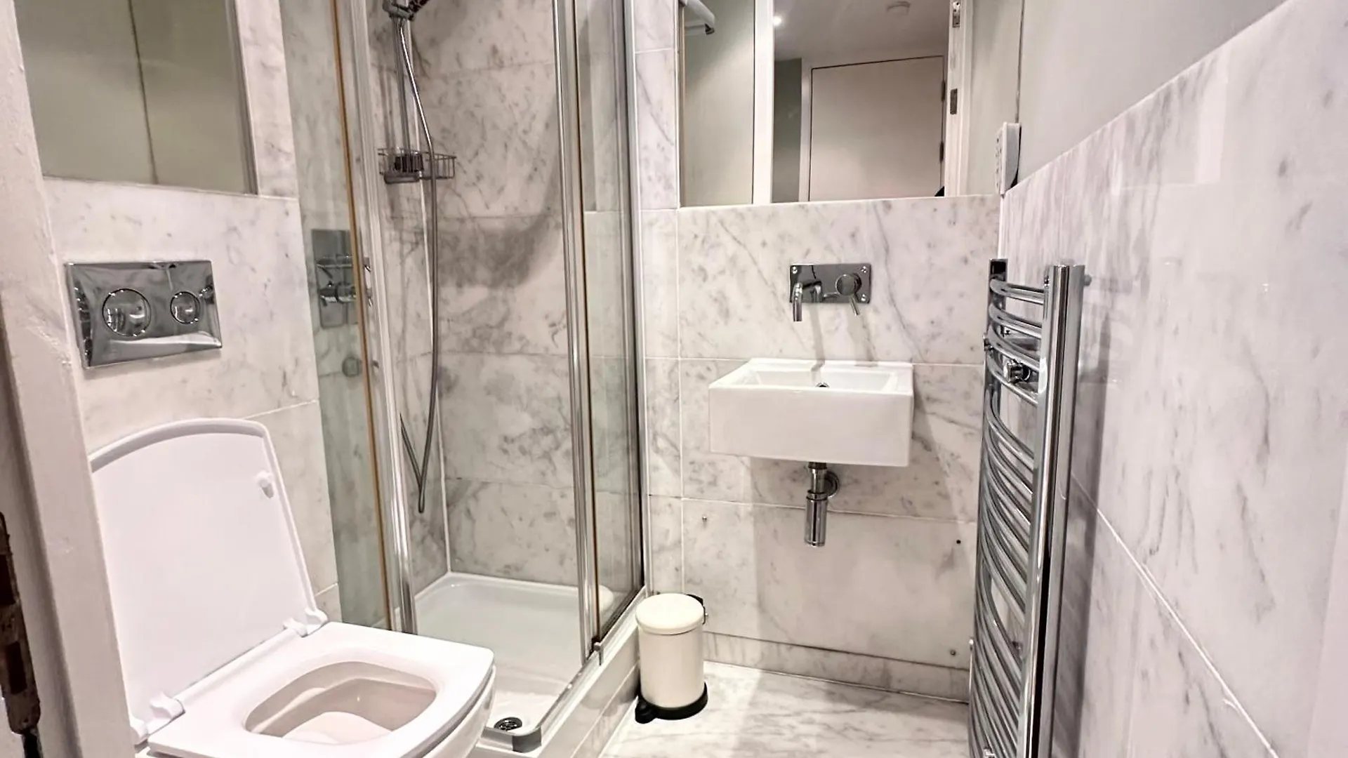 Urban Oasis Apartment Dublin 0*,
