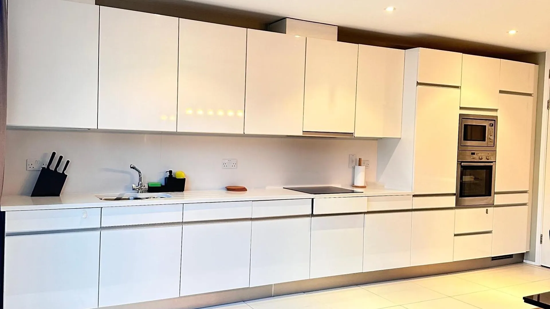 Urban Oasis Apartment Dublin 0*,
